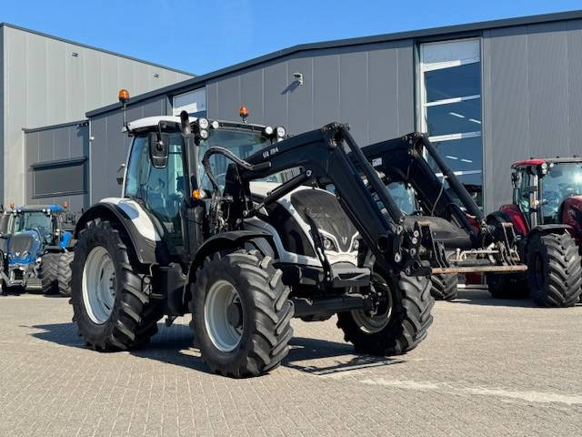 Valtra N104 Hitech5 met voorlader 4700 uur! - Traktor: foto 2 Valtra N104 Hitech5 met voorlader 4700 uur! - Traktor: foto 2