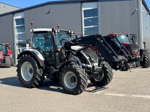 Valtra N104 Hitech5 met voorlader 4700 uur! - Traktor: foto 4 Valtra N104 Hitech5 met voorlader 4700 uur! - Traktor: foto 4