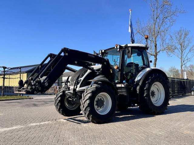 Valtra N104 Hitech5 met voorlader 4700 uur! - Traktor: foto 3 Valtra N104 Hitech5 met voorlader 4700 uur! - Traktor: foto 3