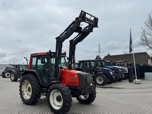 Valtra Valmet 6650 Hitech, voorlader, vloeistofkoppeling - Traktor: foto 2 Valtra Valmet 6650 Hitech, voorlader, vloeistofkoppeling - Traktor: foto 2
