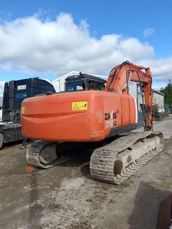 Hitachi ZX210LC-3 - Ekskavator me zinxhirë: foto 5 Hitachi ZX210LC-3 - Ekskavator me zinxhirë: foto 5