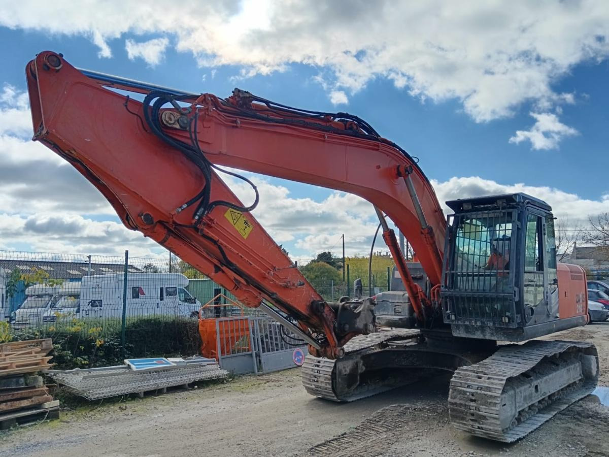Hitachi ZX210LC-3 - Ekskavator me zinxhirë: foto 1 Hitachi ZX210LC-3 - Ekskavator me zinxhirë: foto 1
