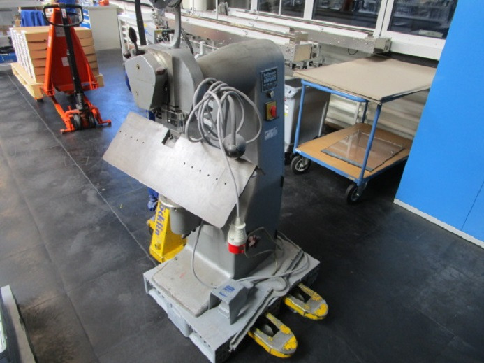 DRAHTHEFTMASCHINE HOHNER FAVORIT - Makinë printimi: foto 3 DRAHTHEFTMASCHINE HOHNER FAVORIT - Makinë printimi: foto 3