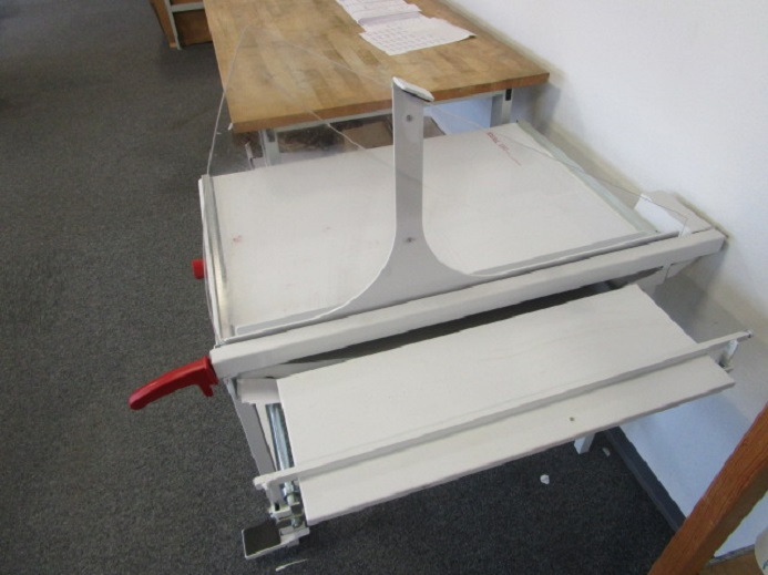 HEBELSCHNEIDER IDEAL 1080 - Makinë për prerje letre: foto 2 HEBELSCHNEIDER IDEAL 1080 - Makinë për prerje letre: foto 2