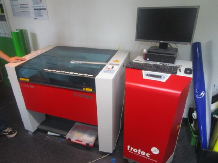 LASER CUTTER TROTEC SPEEDY 360 (Gravieren, Schneiden) - Makinë për prerje letre: foto 1 LASER CUTTER TROTEC SPEEDY 360 (Gravieren, Schneiden) - Makinë për prerje letre: foto 1