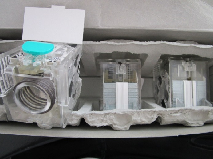 OCE TONER, FUSER OIL UND HEFTKLAMMER- KASSETTEN - Pjesë këmbimi për Makinë printimi: foto 2 OCE TONER, FUSER OIL UND HEFTKLAMMER- KASSETTEN - Pjesë këmbimi për Makinë printimi: foto 2