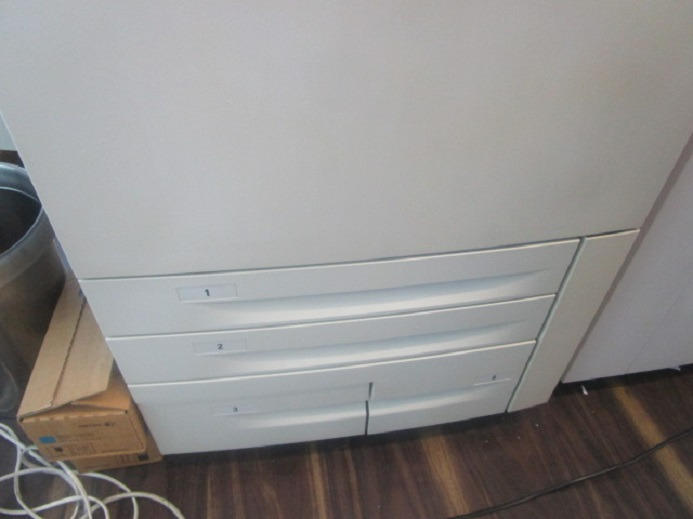 XEROX DC250 (Drucken, Kopieren, Scannen) mit Broschürenfinischer - Makinë printimi: foto 5 XEROX DC250 (Drucken, Kopieren, Scannen) mit Broschürenfinischer - Makinë printimi: foto 5