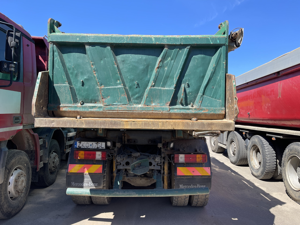 MERCEDES-BENZ Actros 3331 - Kamion vetëshkarkues: foto 3 MERCEDES-BENZ Actros 3331 - Kamion vetëshkarkues: foto 3