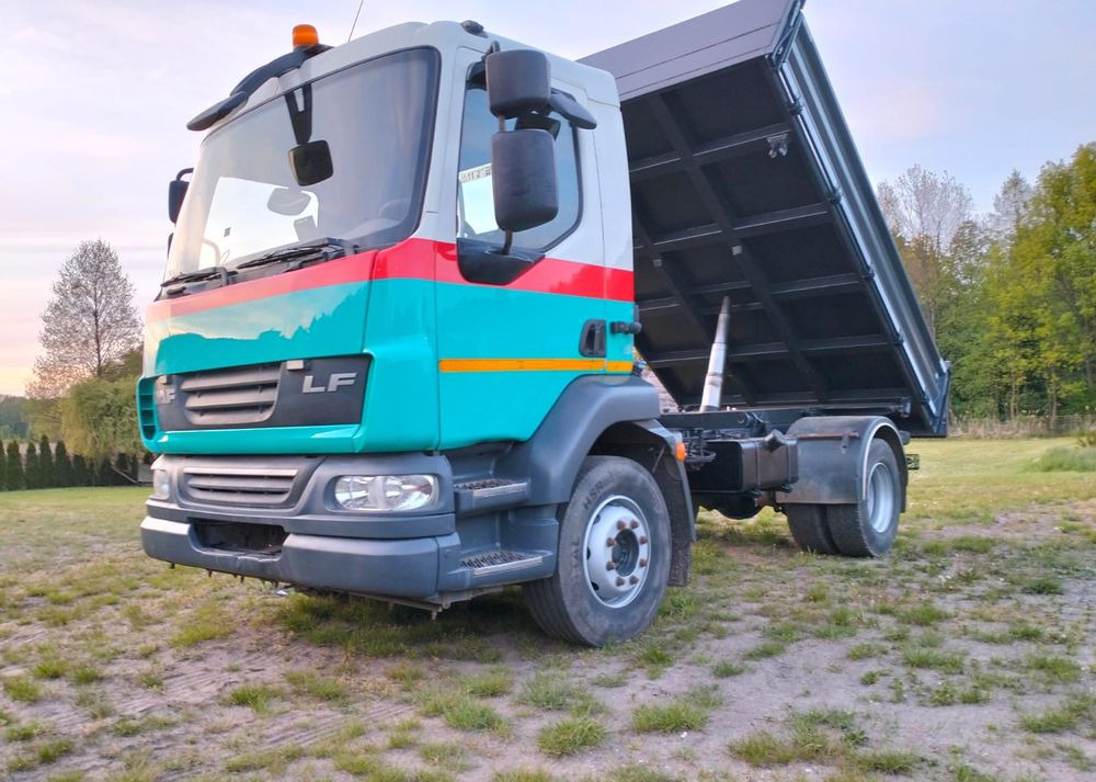DAF LF 55.220 - Kamion vetëshkarkues: foto 1 DAF LF 55.220 - Kamion vetëshkarkues: foto 1