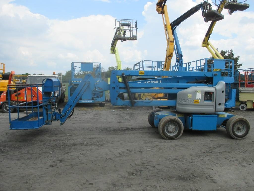 Genie Z 45/25 J DC - Krah me çernjerë: foto 2 Genie Z 45/25 J DC - Krah me çernjerë: foto 2