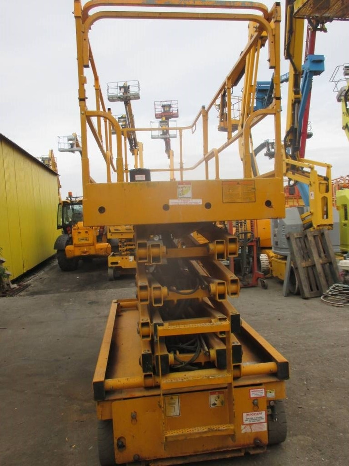 Haulotte Compact 12 - Ngritës gërshërë: foto 3 Haulotte Compact 12 - Ngritës gërshërë: foto 3