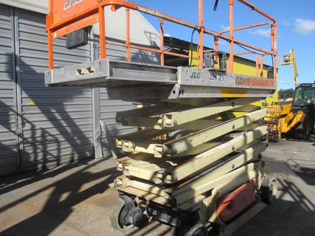 JLG 3246 ES - Ngritës gërshërë: foto 2 JLG 3246 ES - Ngritës gërshërë: foto 2