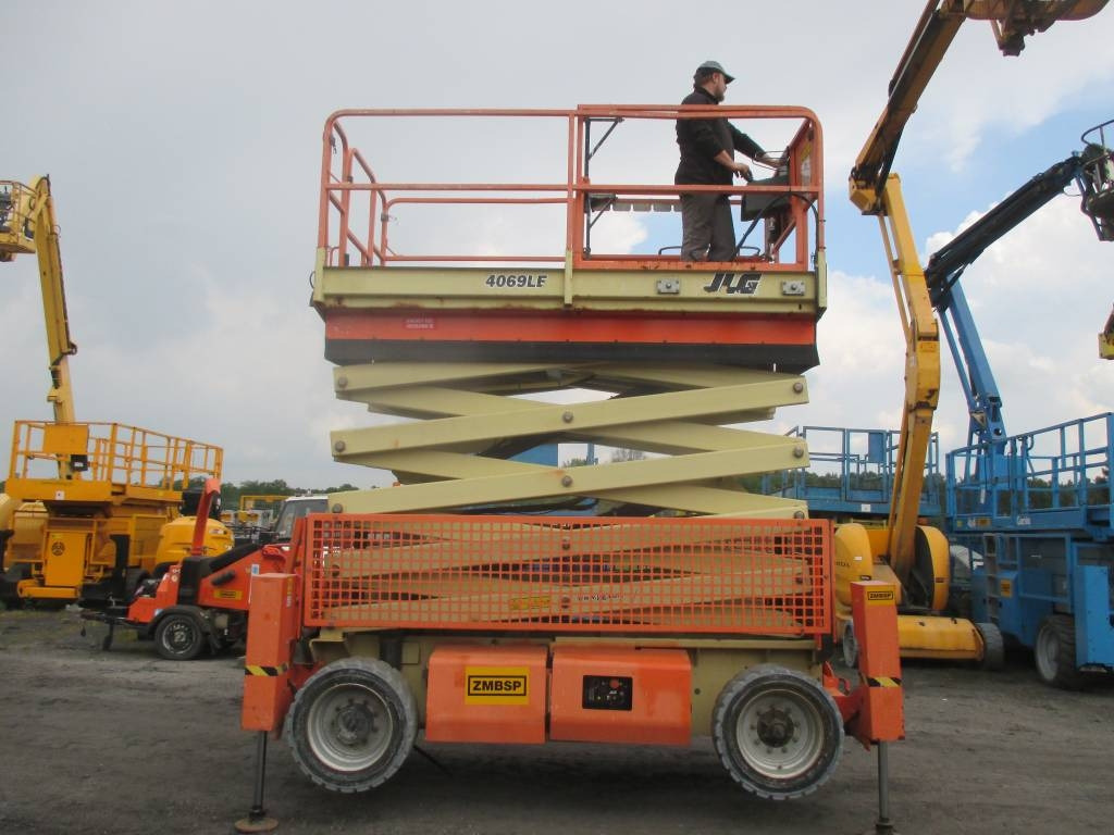 JLG 4069 LE - Ngritës gërshërë: foto 1 JLG 4069 LE - Ngritës gërshërë: foto 1