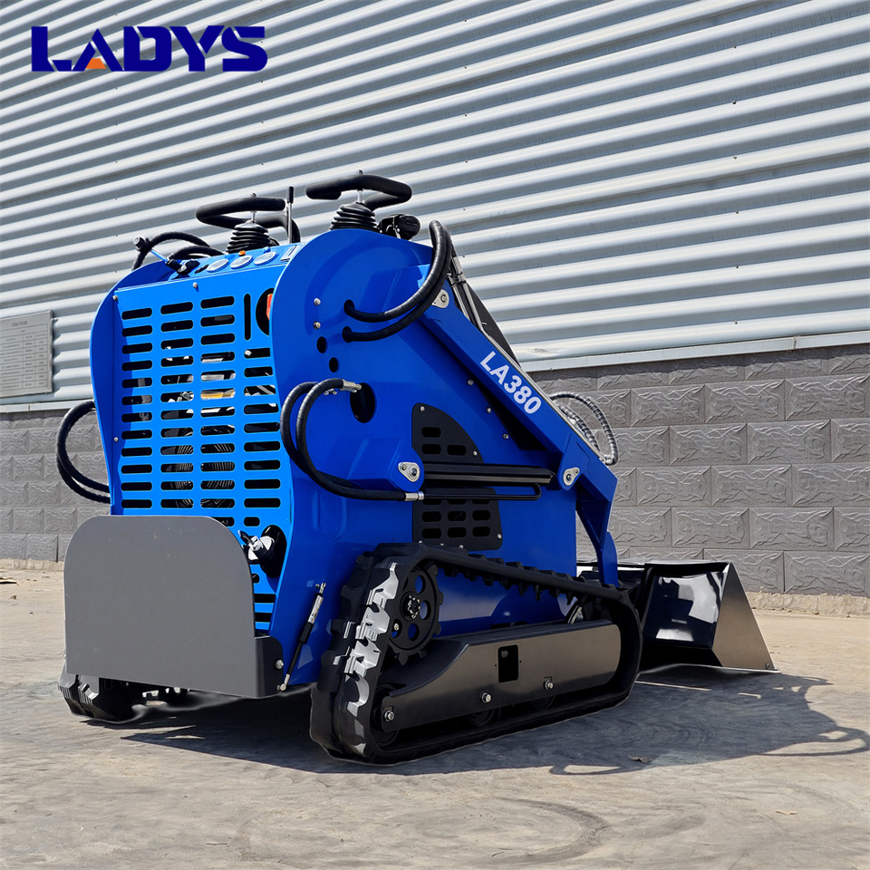 LADYS LA380 Mini Skid Steer Loader Compact Track Diesel Cheap Mini Skid Steer Loader For Sale With Mini Skid Steer Attachments 4 In 1 Bucket - Mini fadrom: foto 4 LADYS LA380 Mini Skid Steer Loader Compact Track Diesel Cheap Mini Skid Steer Loader For Sale With Mini Skid Steer Attachments 4 In 1 Bucket - Mini fadrom: foto 4
