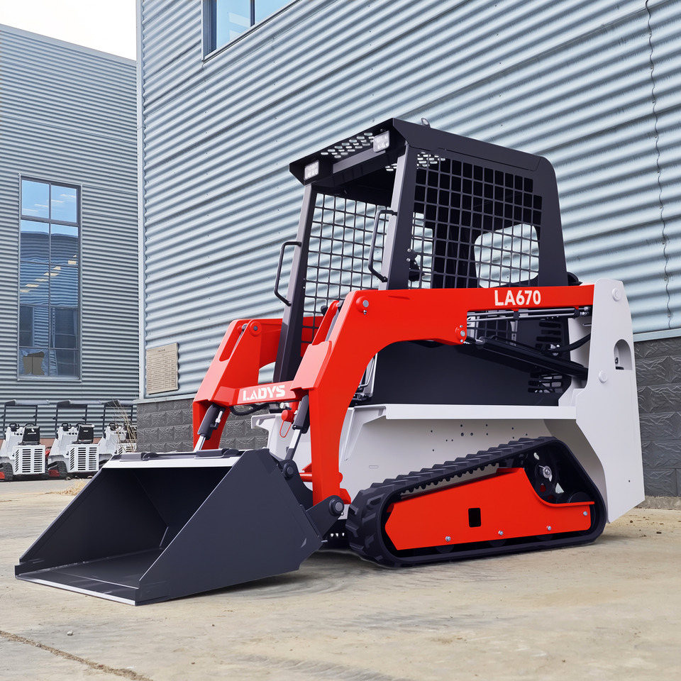 LADYS LADYS LA670 Mini Small Skid Steer Loader Compact Track Diesel Mini Skid Steer Loader For Sale With Small Mini Skid Steer Attachments 4 In 1 Bucket - Mini fadrom: foto 1 LADYS LADYS LA670 Mini Small Skid Steer Loader Compact Track Diesel Mini Skid Steer Loader For Sale With Small Mini Skid Steer Attachments 4 In 1 Bucket - Mini fadrom: foto 1