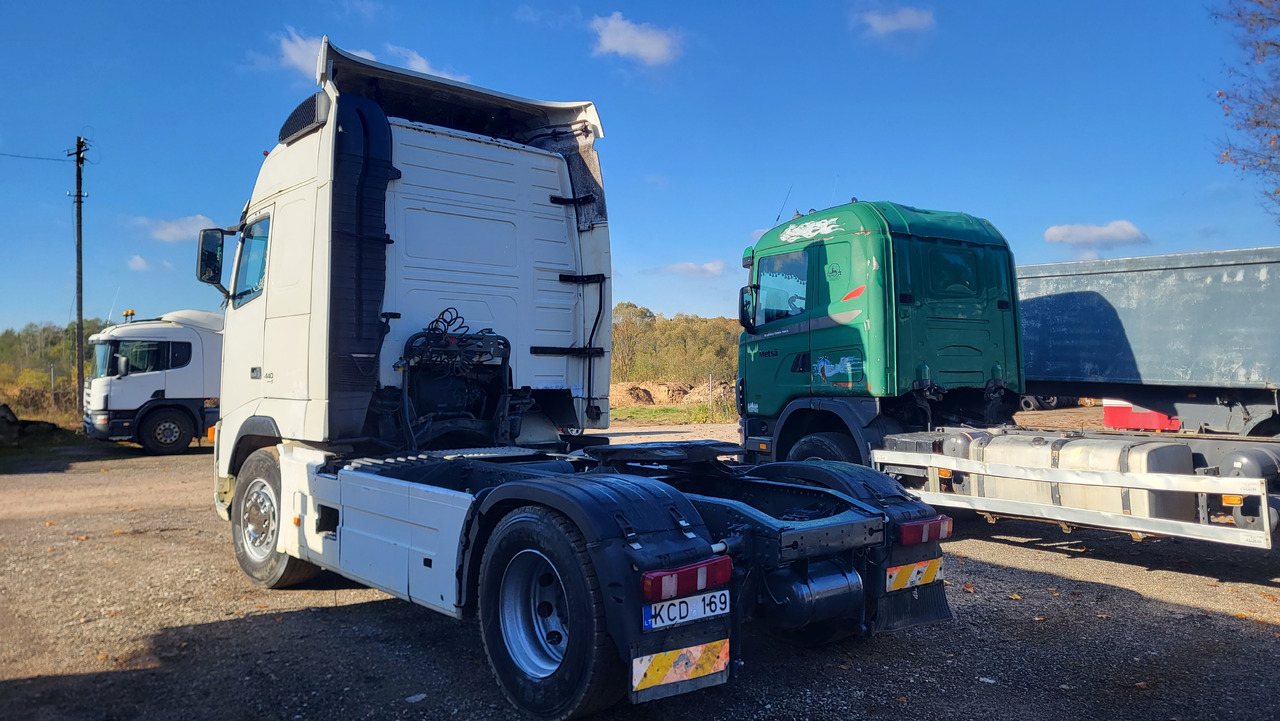 VOLVO FH 12 460 - Gjysmë-kamion: foto 5 VOLVO FH 12 460 - Gjysmë-kamion: foto 5