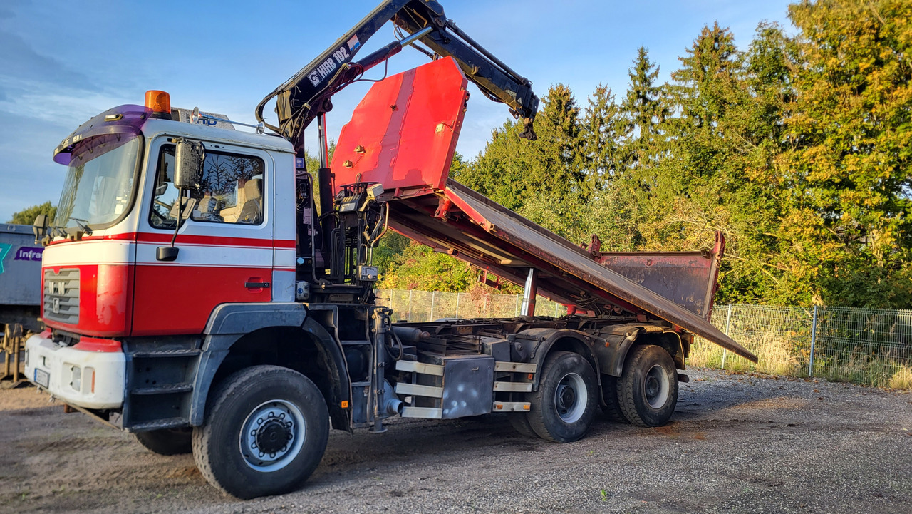 MAN 33.414 6X6 HIAB 102 33.414 - Kamion vetëshkarkues: foto 3 MAN 33.414 6X6 HIAB 102 33.414 - Kamion vetëshkarkues: foto 3