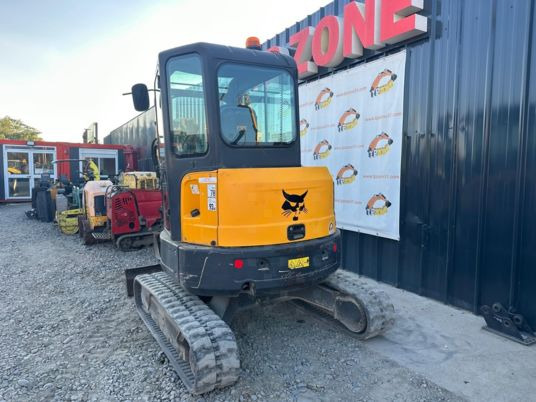 Bobcat E35 Cabine à 23500 € HT - Miniekskavator: foto 4 Bobcat E35 Cabine à 23500 € HT - Miniekskavator: foto 4