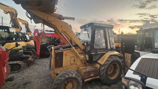 Caterpillar 428 à 13500 € HT - Fadromë me shkarkim nga prapa: foto 2 Caterpillar 428 à 13500 € HT - Fadromë me shkarkim nga prapa: foto 2
