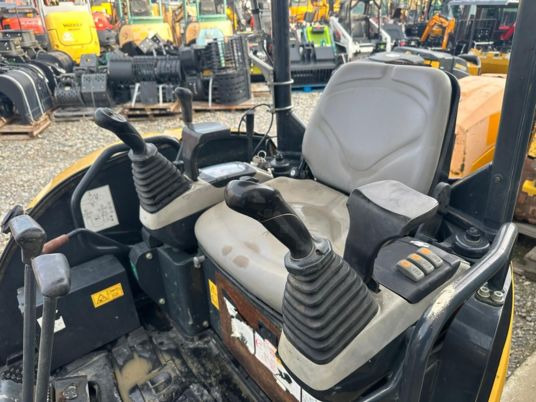 Miniekskavator Komatsu PC26MR-3 à 19900€ HT: foto 10 Miniekskavator Komatsu PC26MR-3 à 19900€ HT: foto 10