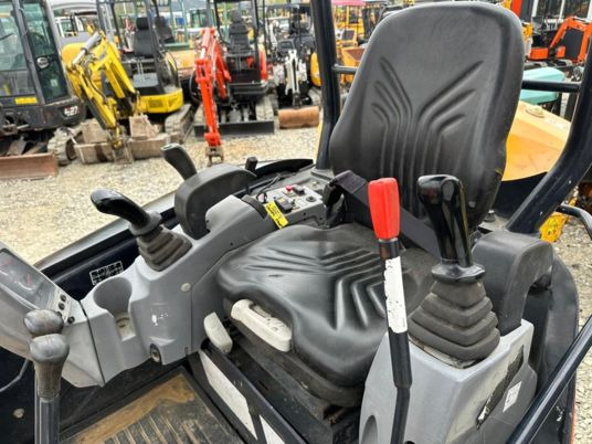 Miniekskavator Kubota U27-4 à 20500 € HT: foto 9 Miniekskavator Kubota U27-4 à 20500 € HT: foto 9