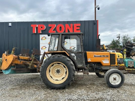 Renault TRACTEUR 75-32 à 9900 € HT - Traktor: foto 1 Renault TRACTEUR 75-32 à 9900 € HT - Traktor: foto 1