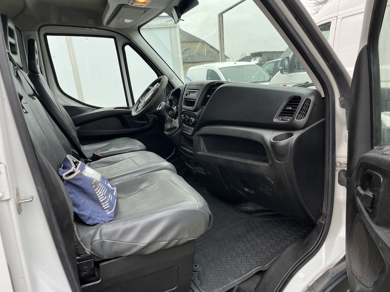 Iveco Daily 35-170 - Kamioncine vetëshkarkuese: foto 5 Iveco Daily 35-170 - Kamioncine vetëshkarkuese: foto 5