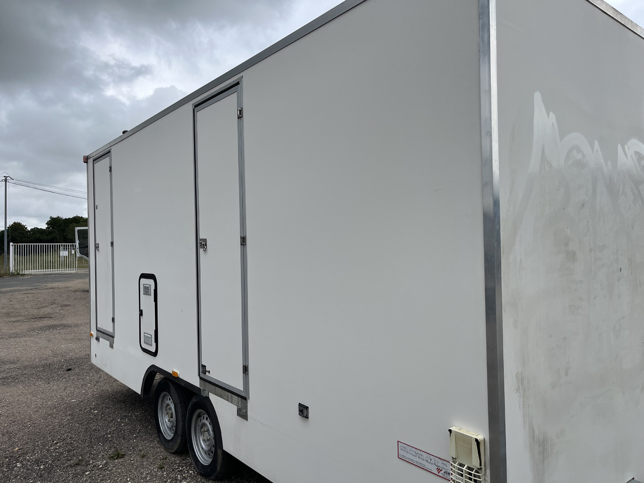 Jcr Base de vie - Rimorkio makine: foto 3 Jcr Base de vie - Rimorkio makine: foto 3