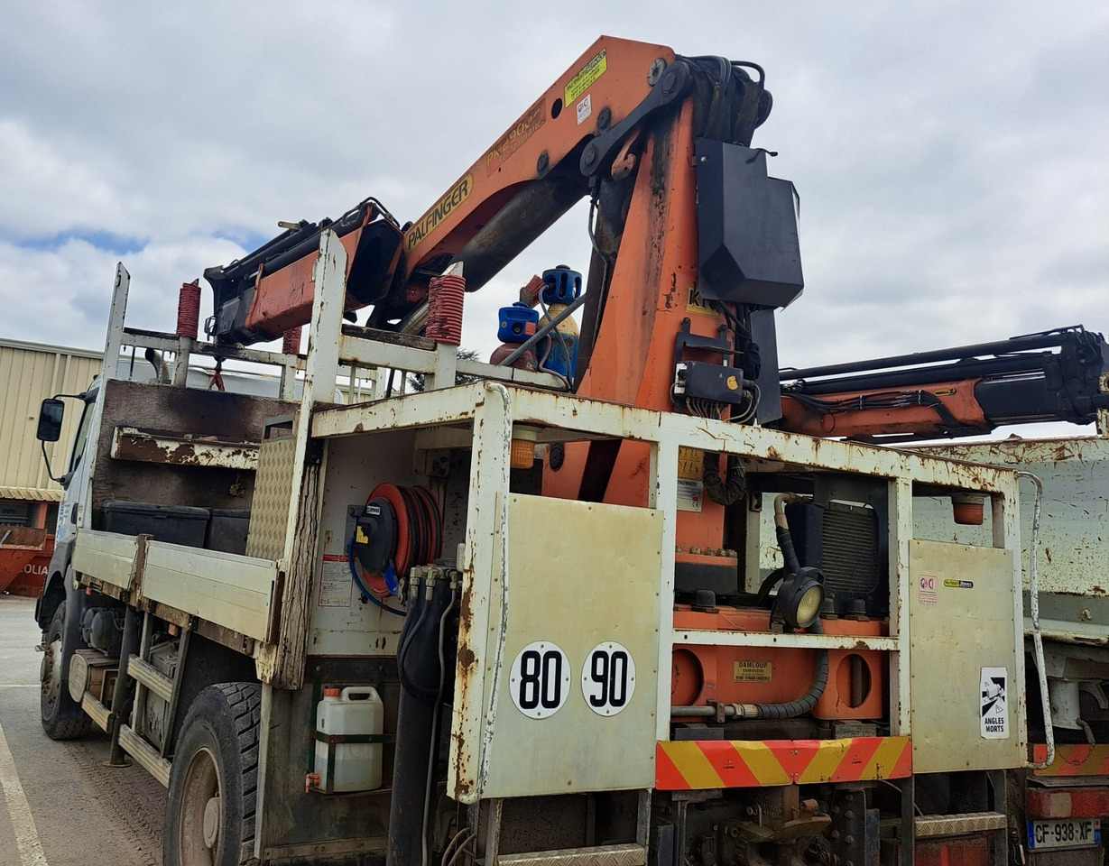 RENAULT Kerax 370dci 4x4 plateau grue Palfinger pk29002 - Kamion me karroceri të hapur, Kamion me vinç: foto 3 RENAULT Kerax 370dci 4x4 plateau grue Palfinger pk29002 - Kamion me karroceri të hapur, Kamion me vinç: foto 3