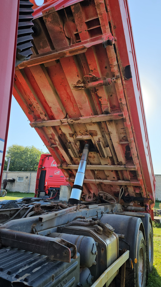 VOLVO FL 12 6x6 - Kamion vetëshkarkues: foto 5 VOLVO FL 12 6x6 - Kamion vetëshkarkues: foto 5