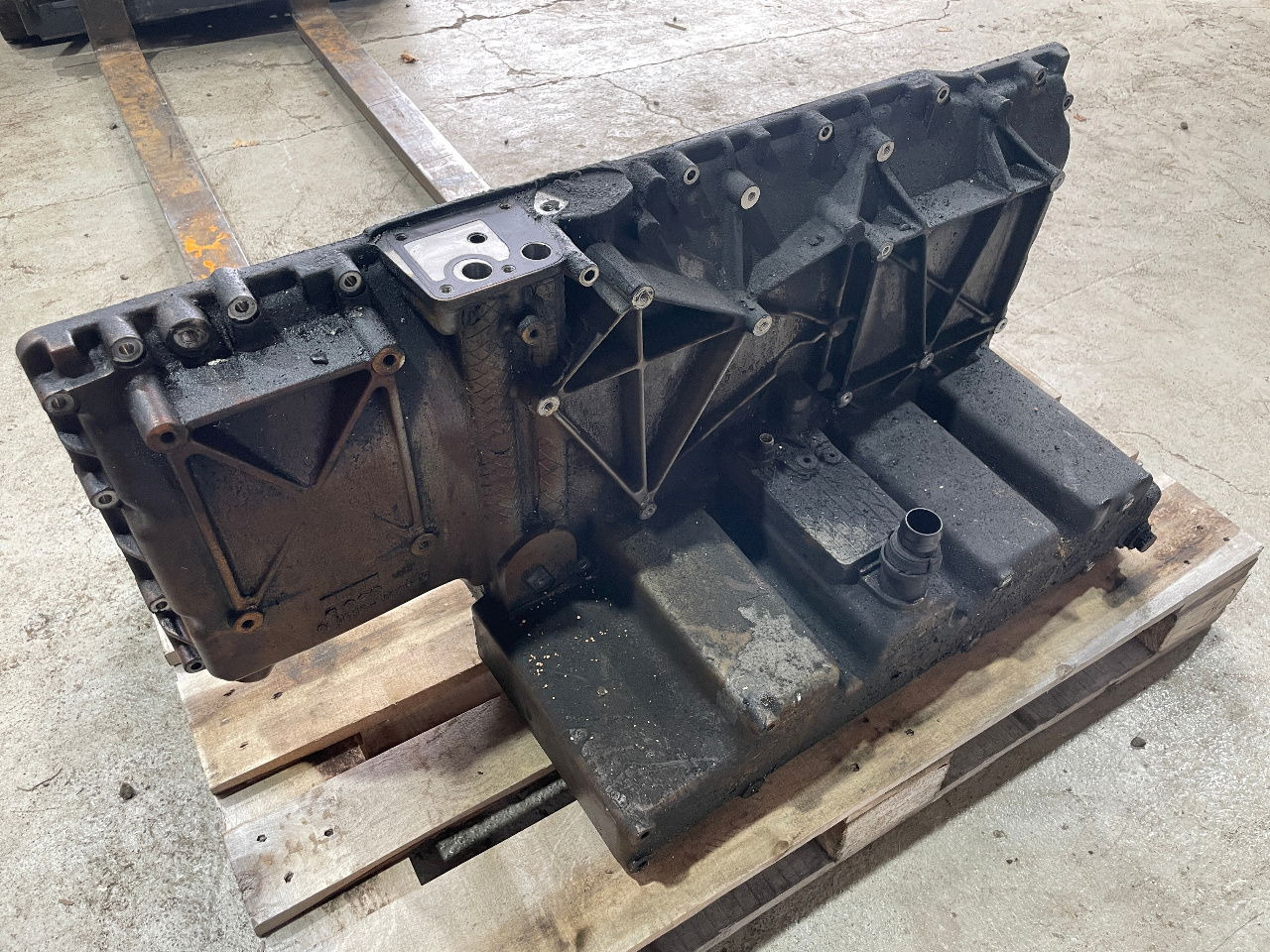 MAN Ölwanne MAN Motor D2066 D 2066HLA EEV Euro 6 LUH 52 LUH 50 - Banjë vaji për Autobus: foto 3 MAN Ölwanne MAN Motor D2066 D 2066HLA EEV Euro 6 LUH 52 LUH 50 - Banjë vaji për Autobus: foto 3