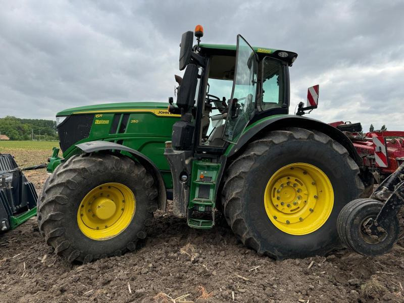 JOHN DEERE 6R250 - Traktor: foto 2 JOHN DEERE 6R250 - Traktor: foto 2