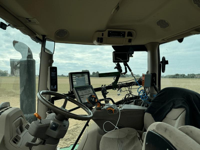 JOHN DEERE 6R250 - Traktor: foto 2 JOHN DEERE 6R250 - Traktor: foto 2