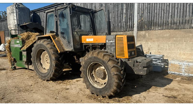 RENAULT 133-14 T - Traktor: foto 1 RENAULT 133-14 T - Traktor: foto 1