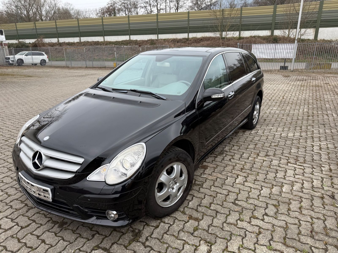 Mercedes-Benz R - SUV: foto 1 Mercedes-Benz R - SUV: foto 1