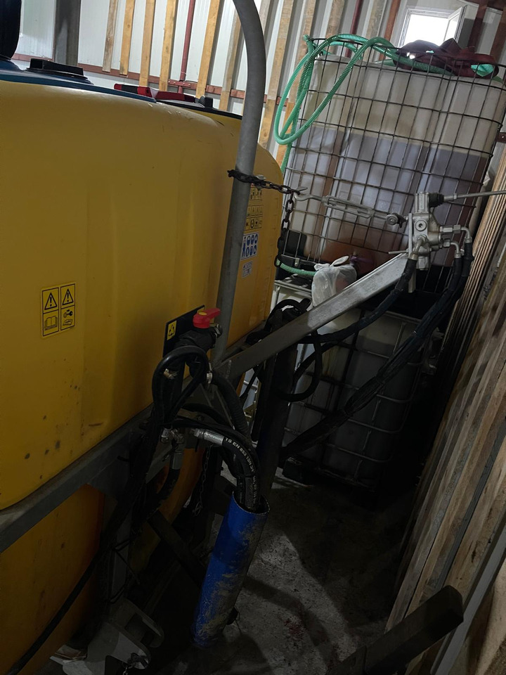 CAFFINI PUNTAROSA 1000 HERBICIDE PUMP - Spërkatës i montuar në traktor: foto 4 CAFFINI PUNTAROSA 1000 HERBICIDE PUMP - Spërkatës i montuar në traktor: foto 4