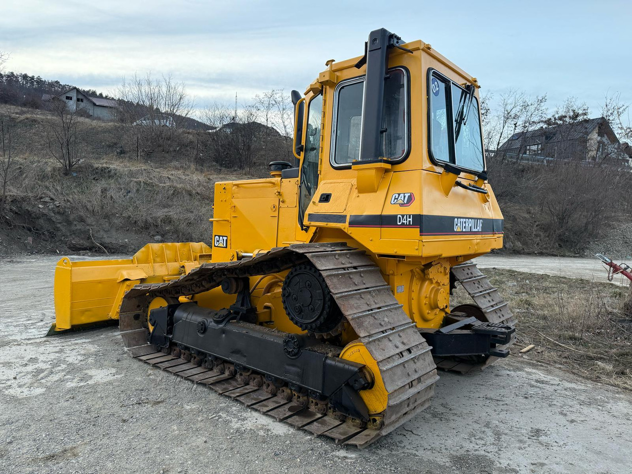 CATERPILLAR D4H BULLDOZER - Buldozer: foto 4 CATERPILLAR D4H BULLDOZER - Buldozer: foto 4