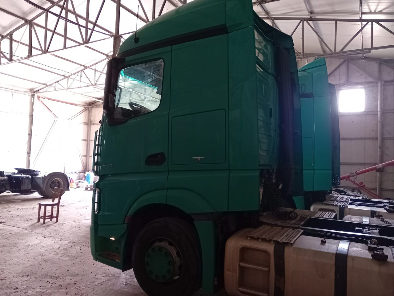 Mercedes-Benz Actros 18.45 - Gjysmë-kamion: foto 4 Mercedes-Benz Actros 18.45 - Gjysmë-kamion: foto 4