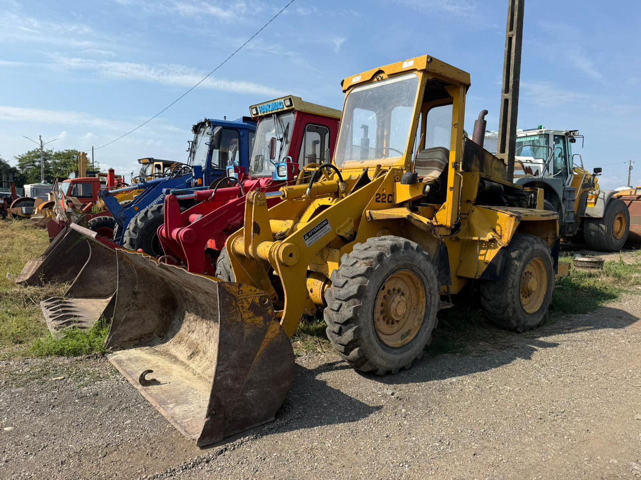 HANOMAG 22C FRONT LOADER - Fadrom me goma: foto 2 HANOMAG 22C FRONT LOADER - Fadrom me goma: foto 2