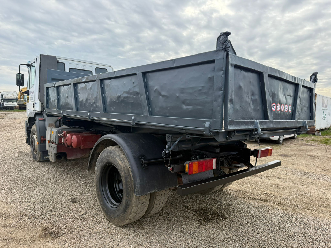 IVECO EUROTRAKKER TIPPER - Kamion vetëshkarkues: foto 4 IVECO EUROTRAKKER TIPPER - Kamion vetëshkarkues: foto 4