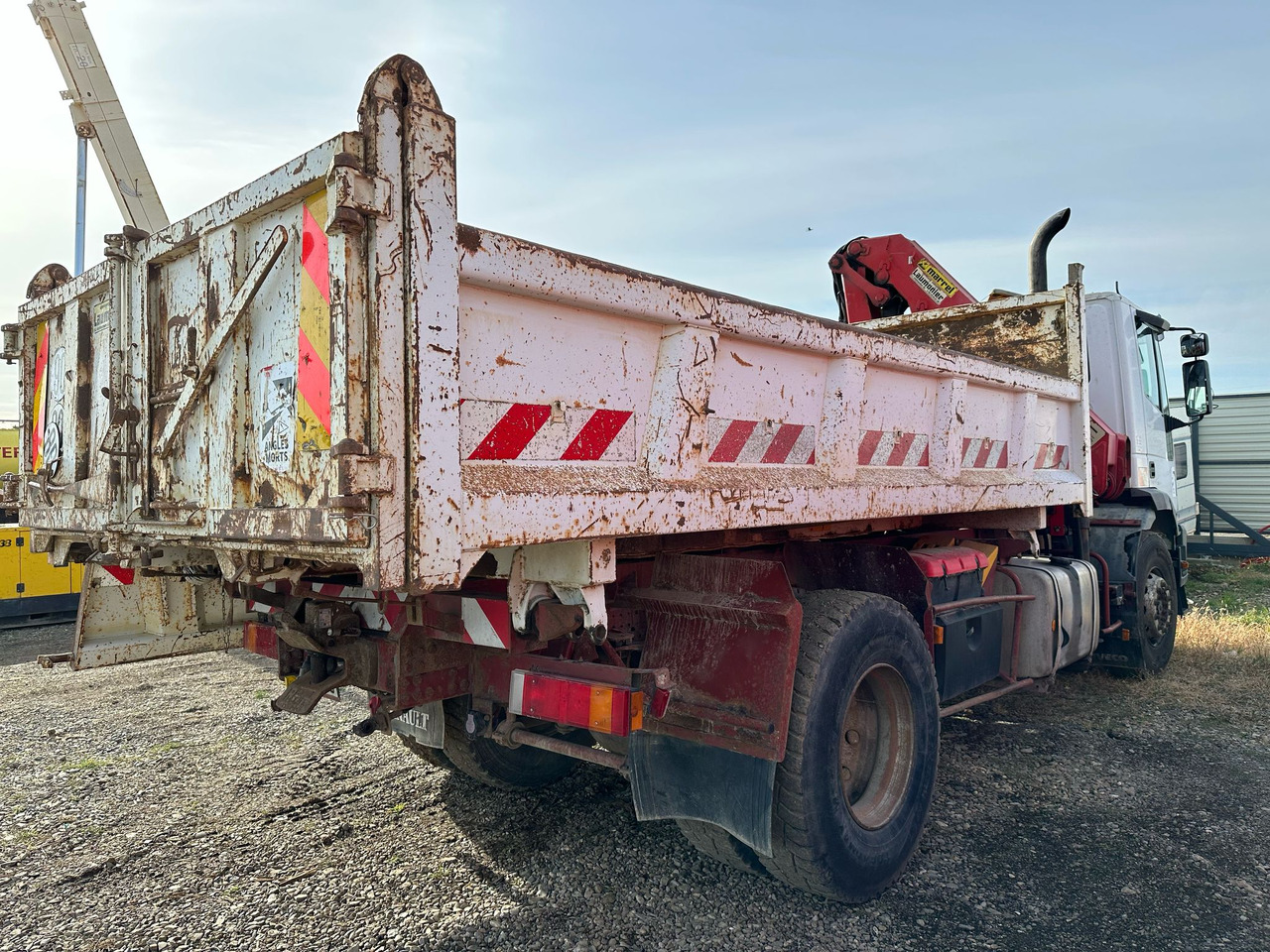 IVECO EUROTRAKKER TIPPER - Kamion vetëshkarkues: foto 5 IVECO EUROTRAKKER TIPPER - Kamion vetëshkarkues: foto 5