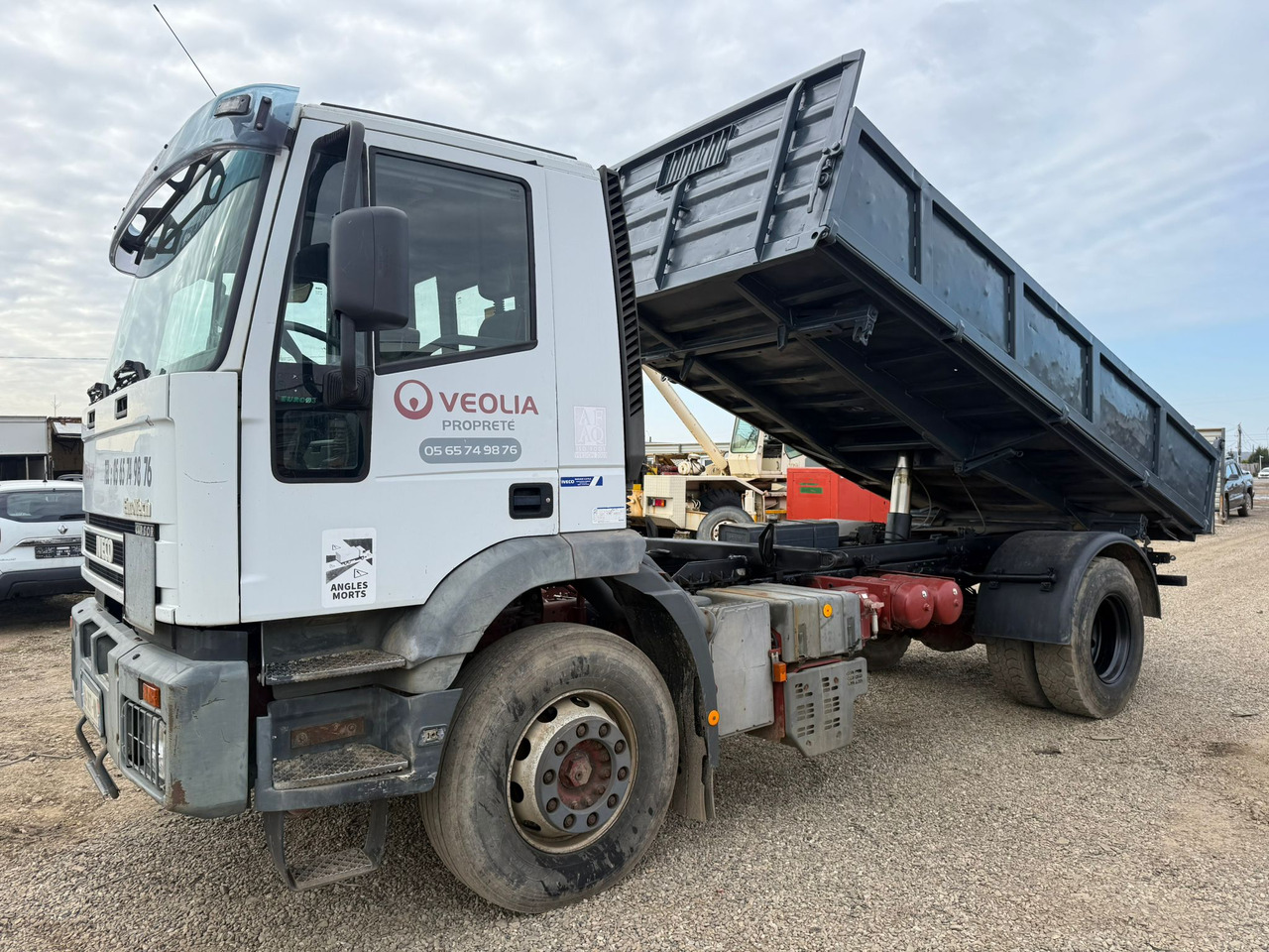 IVECO EUROTRAKKER TIPPER - Kamion vetëshkarkues: foto 5 IVECO EUROTRAKKER TIPPER - Kamion vetëshkarkues: foto 5