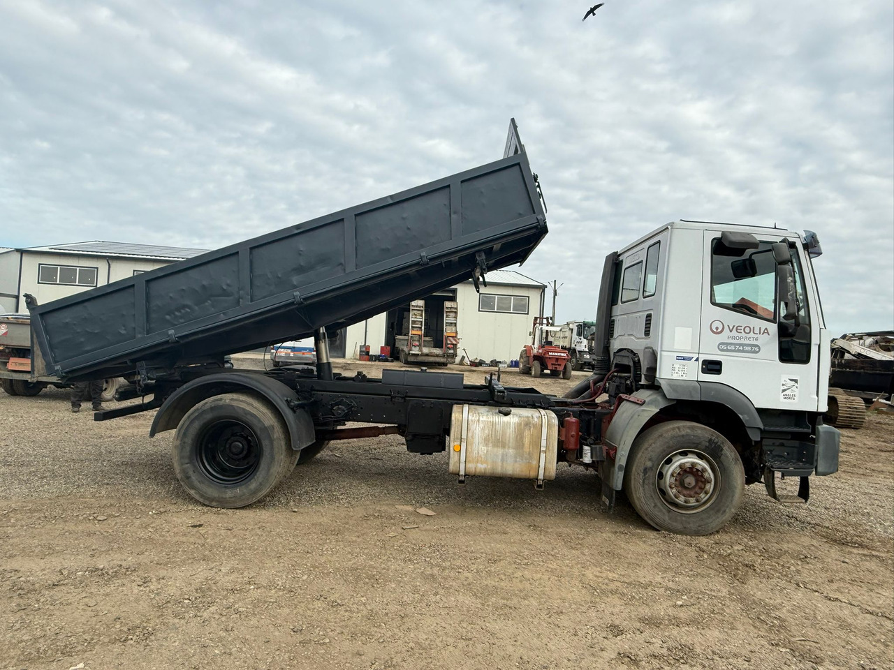 IVECO EUROTRAKKER TIPPER - Kamion vetëshkarkues: foto 2 IVECO EUROTRAKKER TIPPER - Kamion vetëshkarkues: foto 2