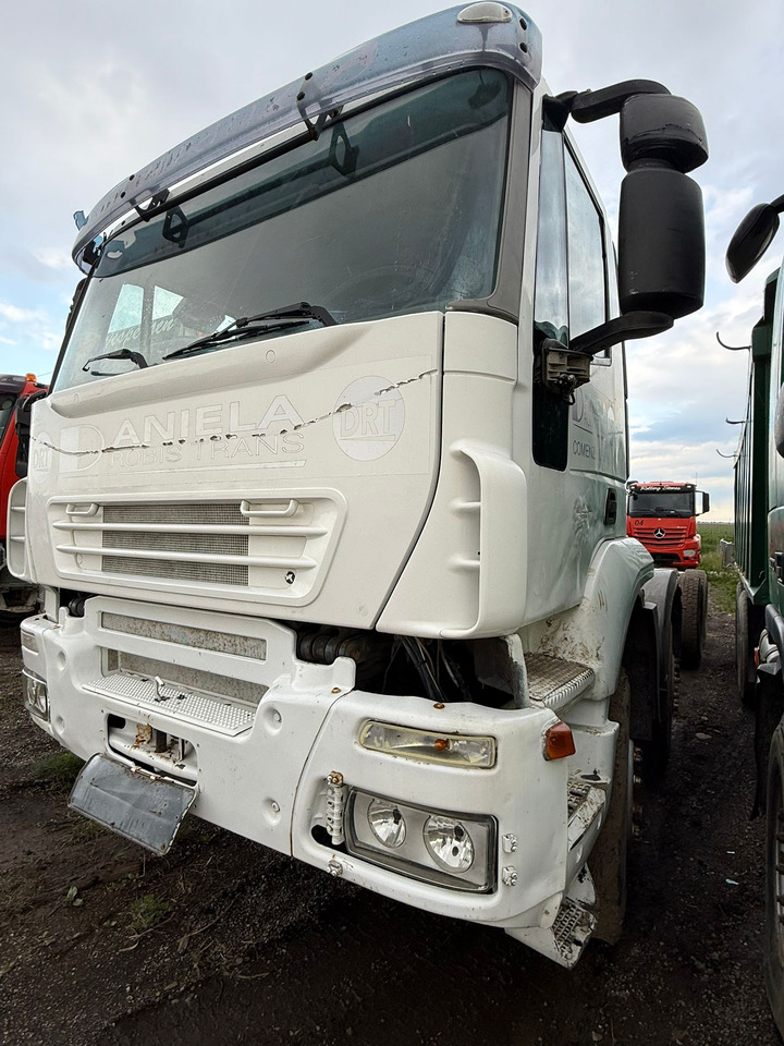 IVECO TRAKKER CHASSIS - Kamion kabinë-shasi: foto 1 IVECO TRAKKER CHASSIS - Kamion kabinë-shasi: foto 1