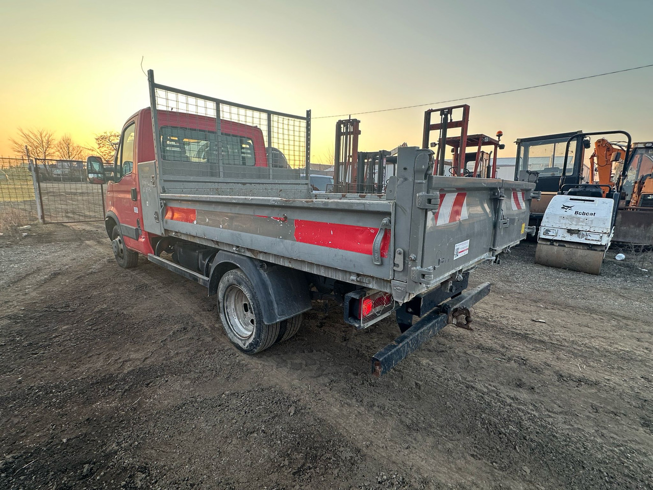 Iveco Daily Van - Kamioncine vetëshkarkuese: foto 3 Iveco Daily Van - Kamioncine vetëshkarkuese: foto 3