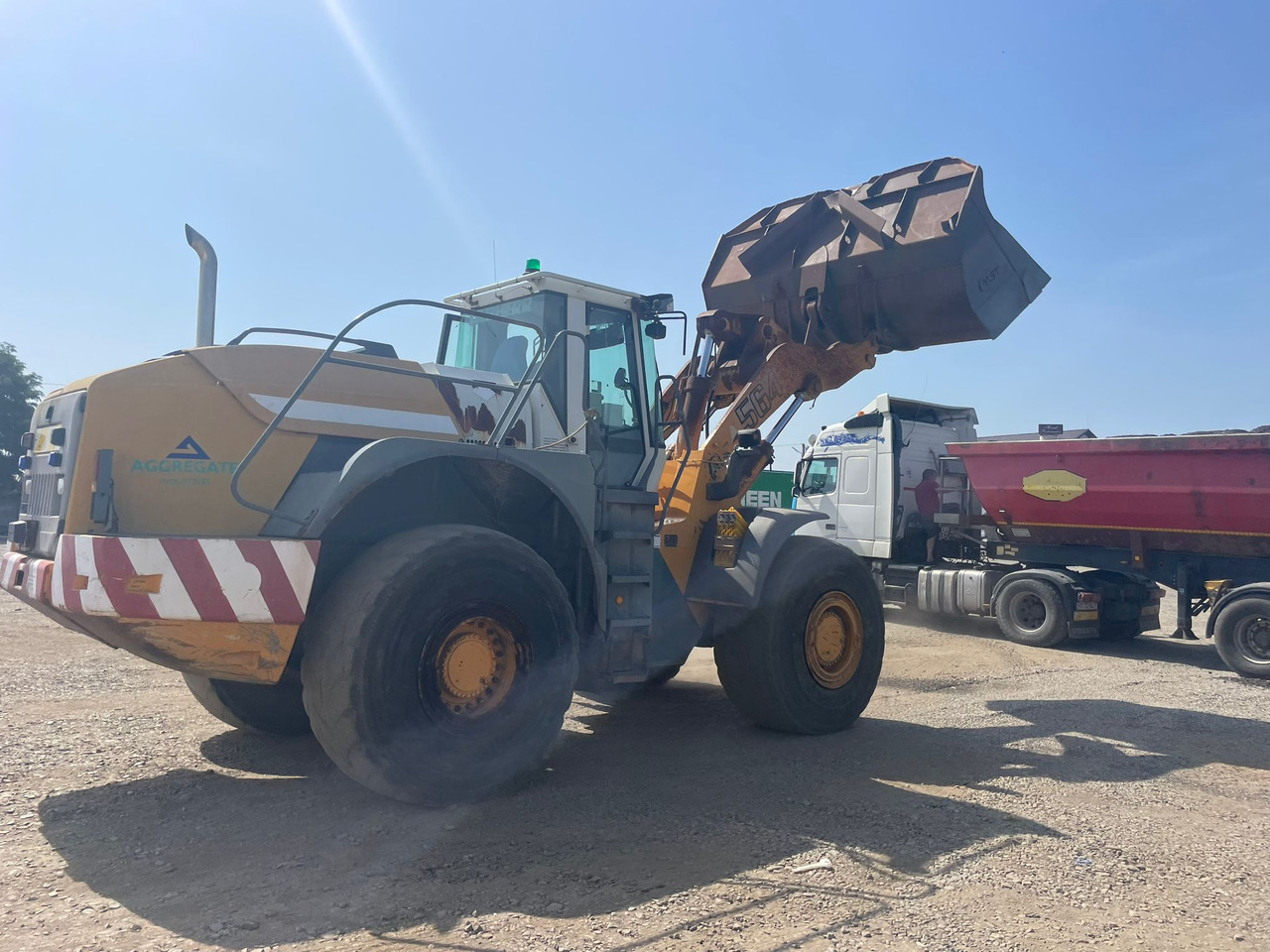 LIEBHERR 564 FRONT LOADER - Fadrom me goma: foto 2 LIEBHERR 564 FRONT LOADER - Fadrom me goma: foto 2