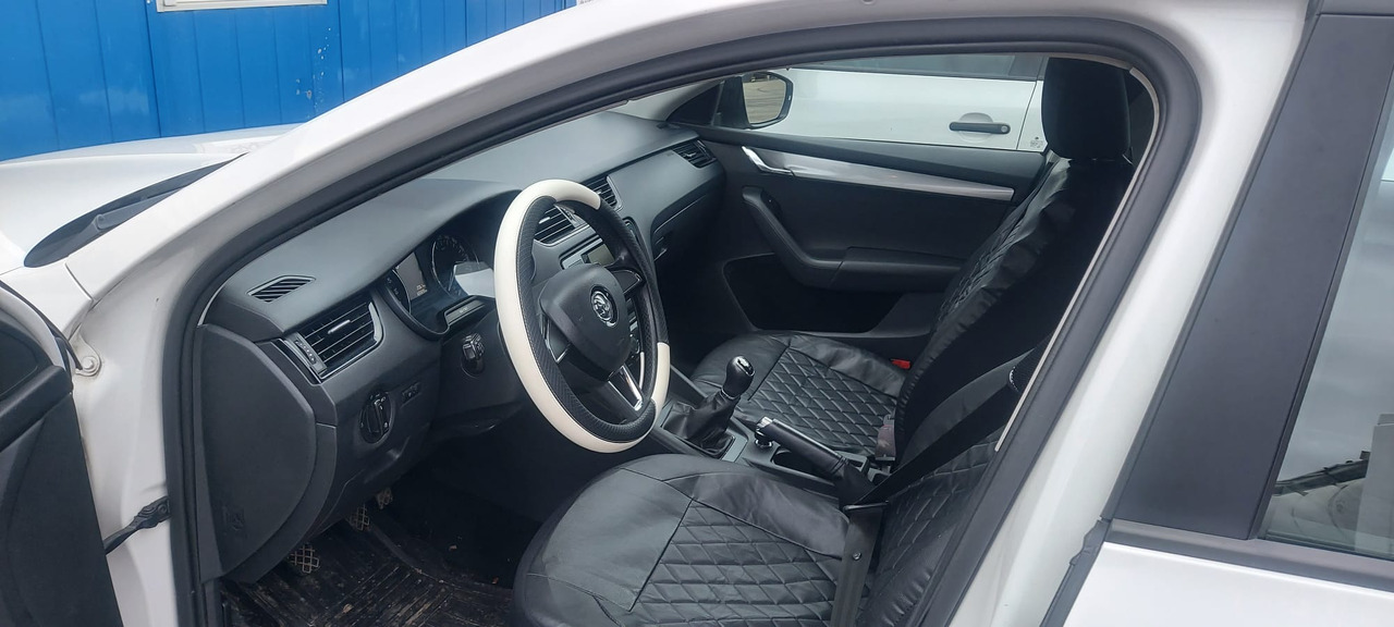 Sedan SKODA OCTAVIA: foto 7