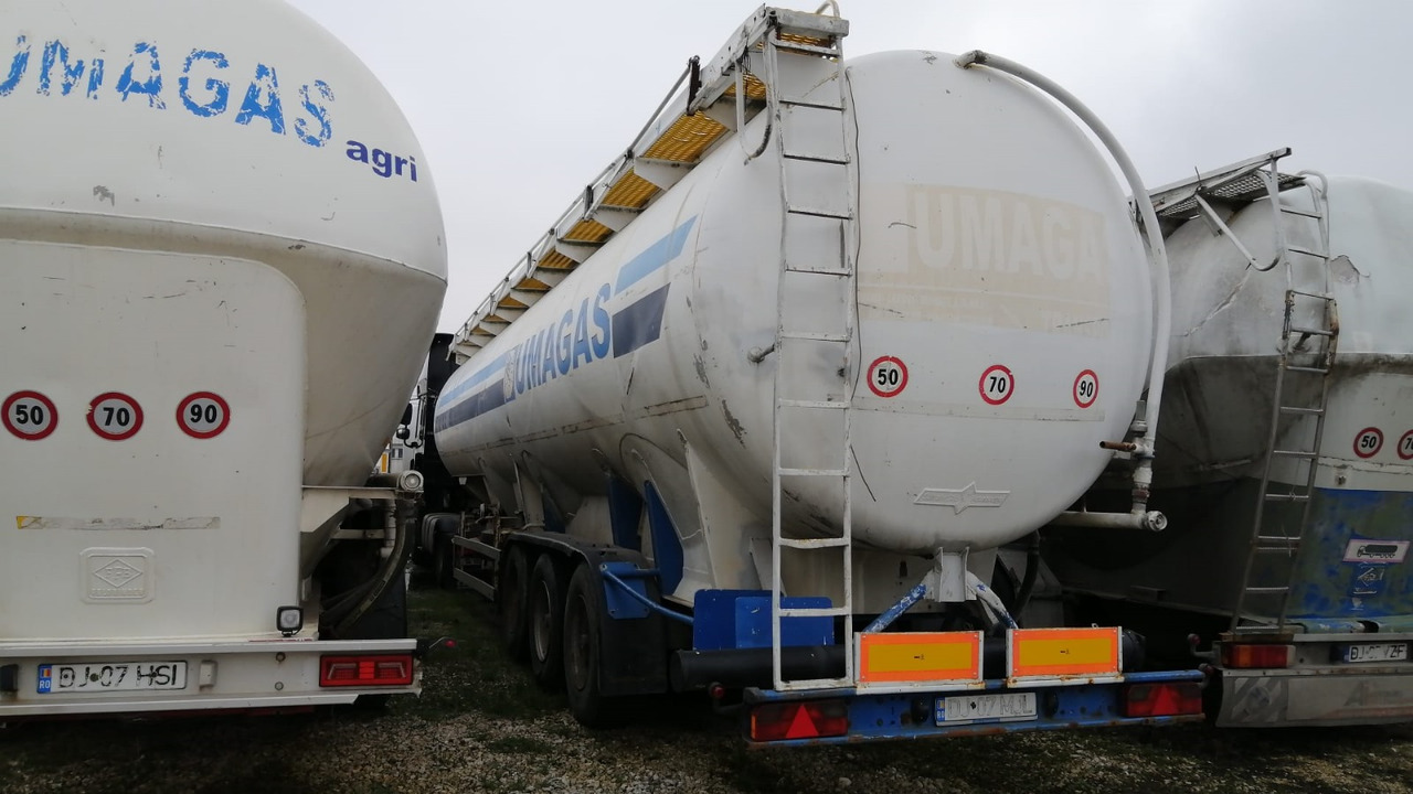 SPITZER Tank/Silo 57,000 l 4 Compartments for Powders/Feed/Water//Liquid Fertilizer/etc. - Gjysmë rimorkio silo: foto 2 SPITZER Tank/Silo 57,000 l 4 Compartments for Powders/Feed/Water//Liquid Fertilizer/etc. - Gjysmë rimorkio silo: foto 2
