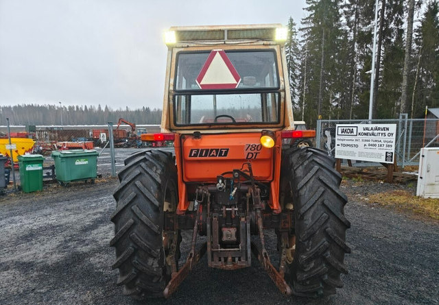 Fiat 780DT etukuormaajalla - Traktor: foto 3 Fiat 780DT etukuormaajalla - Traktor: foto 3
