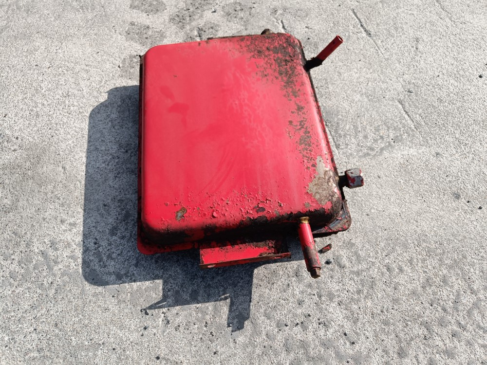 Sampo 410 hydrauliikkaöljysäiliö - Serbatori hidraulik për Autokombajnë: foto 3 Sampo 410 hydrauliikkaöljysäiliö - Serbatori hidraulik për Autokombajnë: foto 3